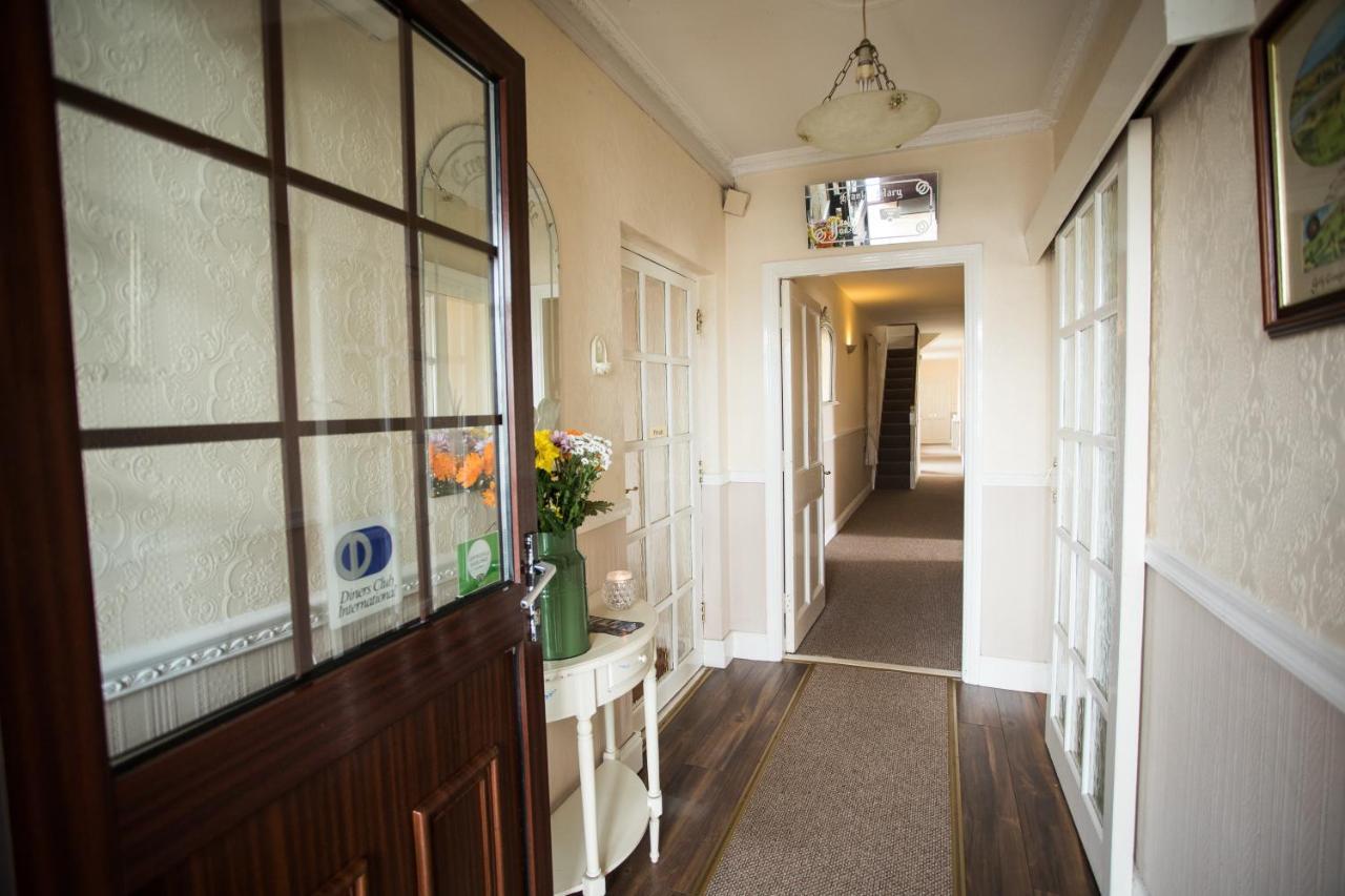 להינץ' Coach House Lodge Rooms מראה חיצוני תמונה