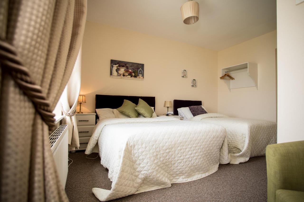 להינץ' Coach House Lodge Rooms מראה חיצוני תמונה