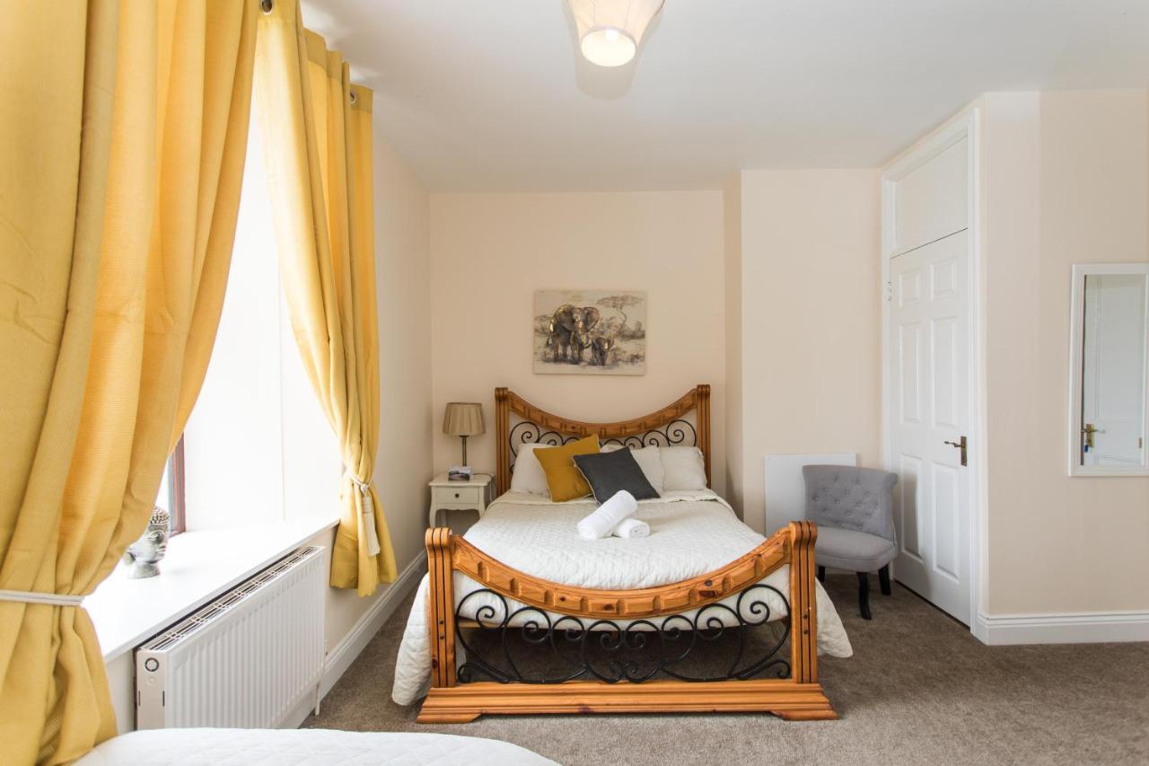 להינץ' Coach House Lodge Rooms מראה חיצוני תמונה
